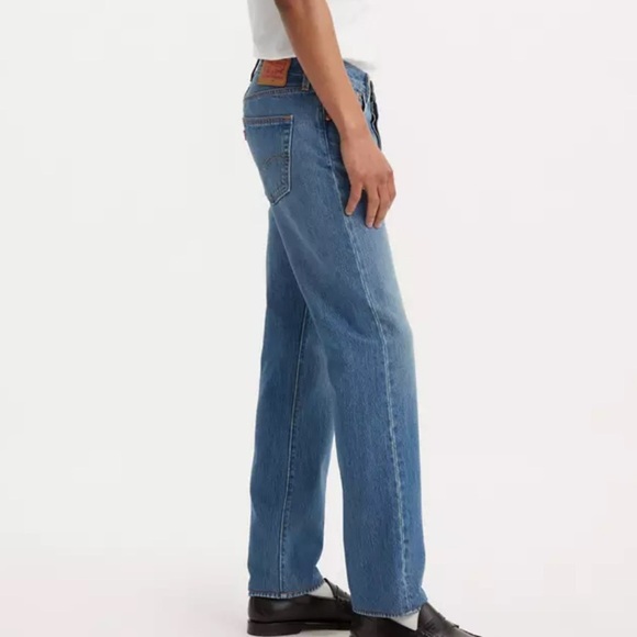 Levi's Medium Wash 501 Original Fit Men's Jeans - Picture 2 of 15